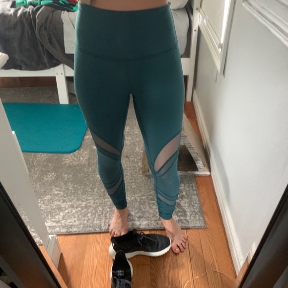 Teal/blue lululemon leggings with mesh - Picture 1 of 2